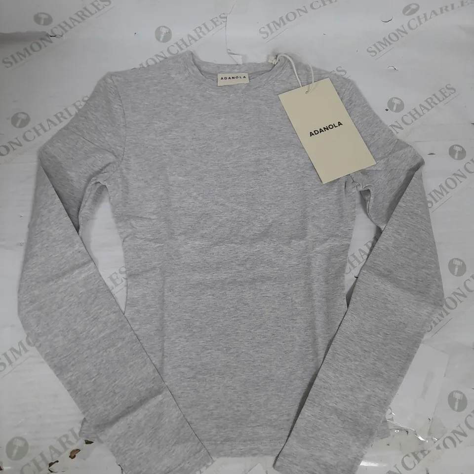 ADANOLA LONG SLEEVE FITTED TOP IN GREY MELANGE SIZE S
