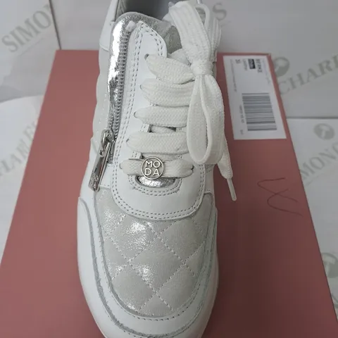 MODA IN PELLE BOXED WHITE LEATHER ZIPPED TRAINERS SIZE 5