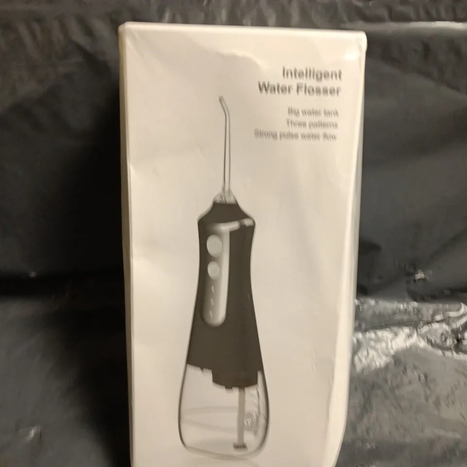 INTELLIGENT WATER FLOSSER