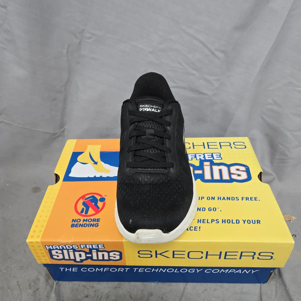 SKECHERS HANDS FREE SLIP-INS TRAINER – BLACK, UK 3.5