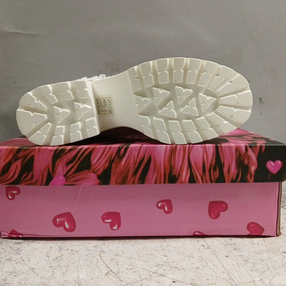 BOXED PAIR OF KOI TIRA RUFFLE MARY JANES PORCELAIN DELIGHTS EDITION IN WHITE SIZE UK 5