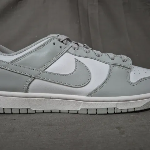 BOXED PAIR OF NIKE DUNK LOW RETRO SHOES IN GREY/WHITE UK SIZE 9