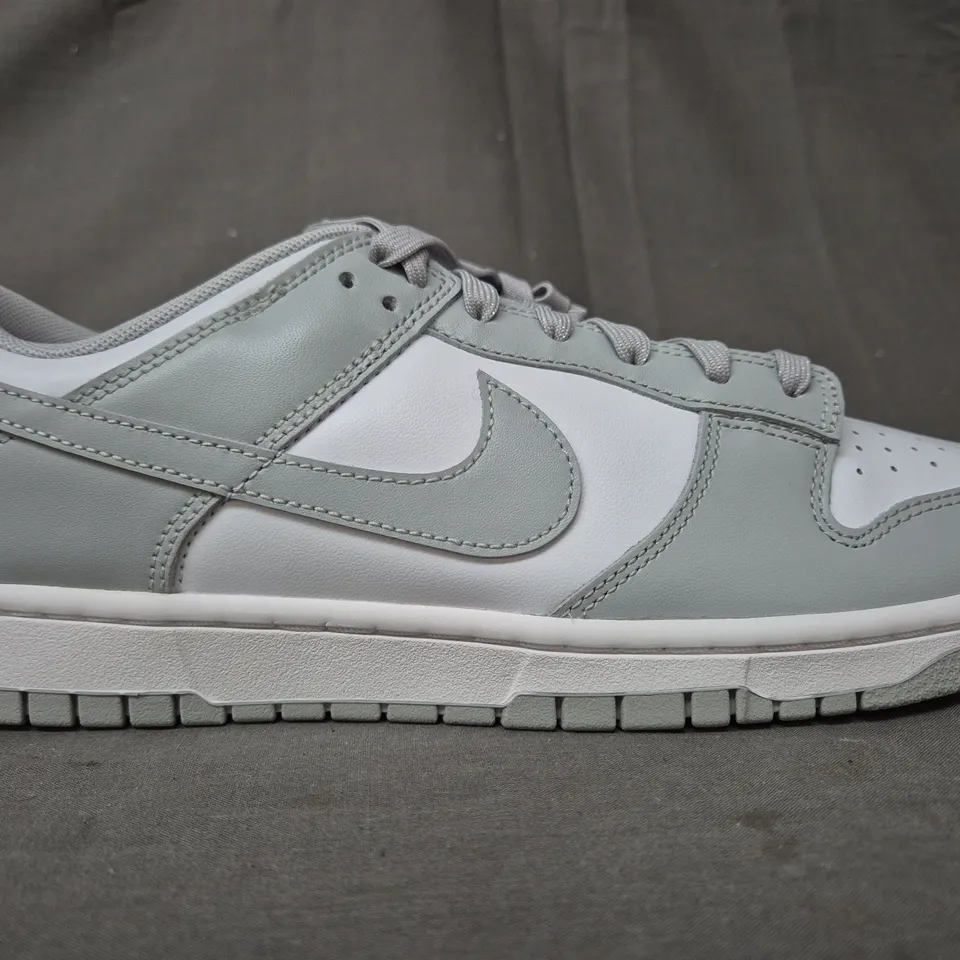 BOXED PAIR OF NIKE DUNK LOW RETRO SHOES IN GREY/WHITE UK SIZE 9