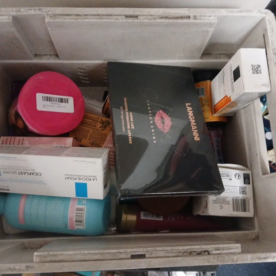 APPROXIMATEY 20 ASSORTED HEALTH AND BEAUTY PRODUCTS TO INCLUDE - HAIR BURST SHAMPOO - PALMERS COCOA BUTTER AND FUGAZZI PURPLE EAU DE PARFUM