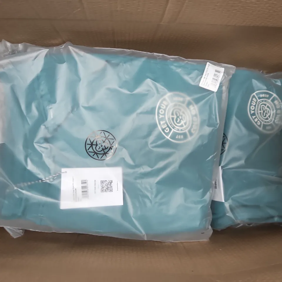 APPROXIMATELY 17 ASSORTED BAGGED CLOTHING ITEMS IN VARIOUS SIZES TO INCLUDE UNISEX GET YOUR COLD ON JOGGERS IN GREEN & UNISEX BRASS MONKEY JOGGERS IN BLACK