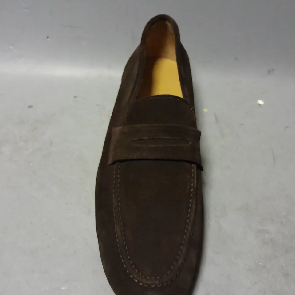 PAIR OF HAWES & CURTIS LEATHER LOAFERS IN BROWN - SIZE 8