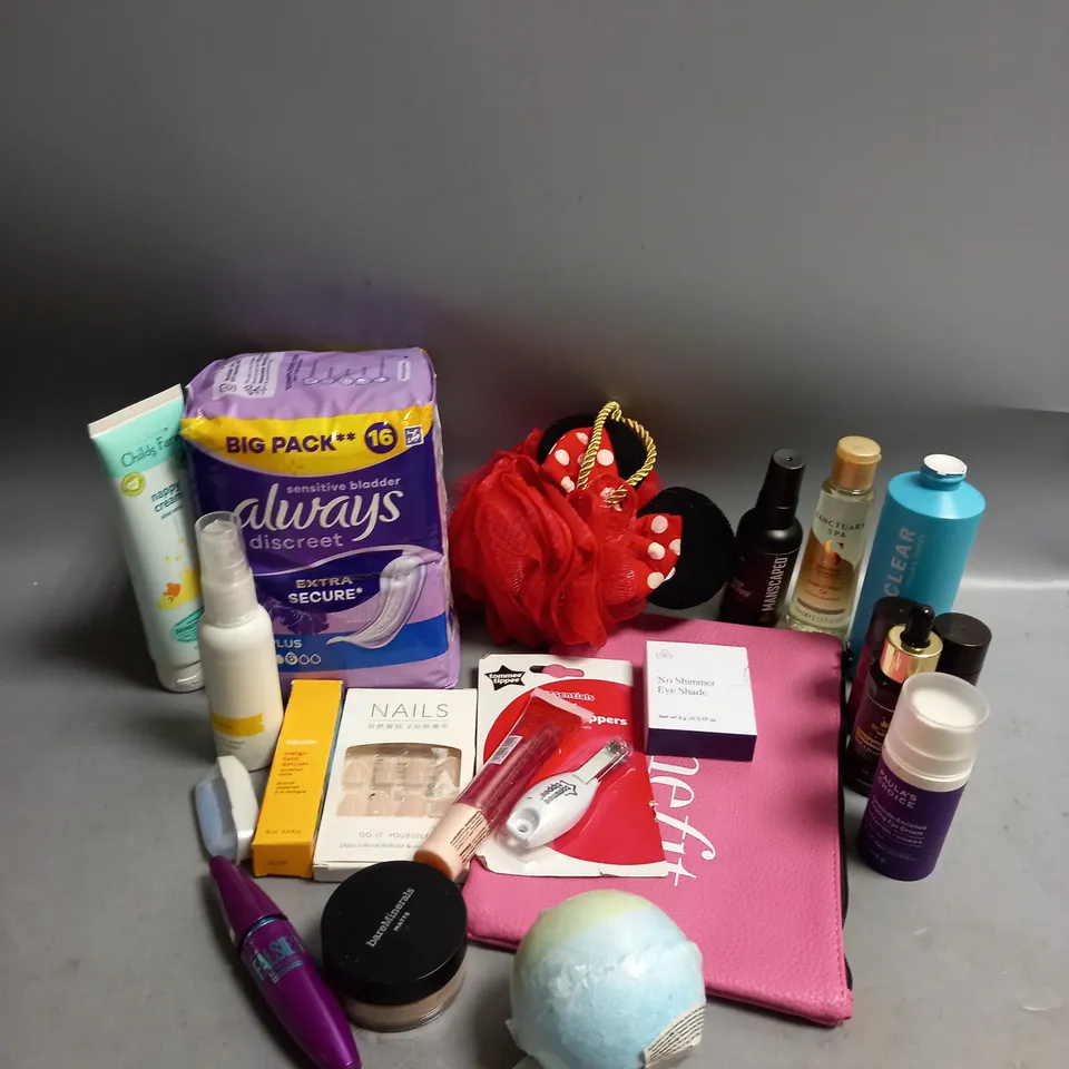 BOX OF APPROXIMATELY 20 COSMETIC ITEMS TO INCLUDE - ALWAYS DISCREET PADS - CHILD'S FARM NAPPY CREAM - BENEFIT COSMETICS BAG - ETC 