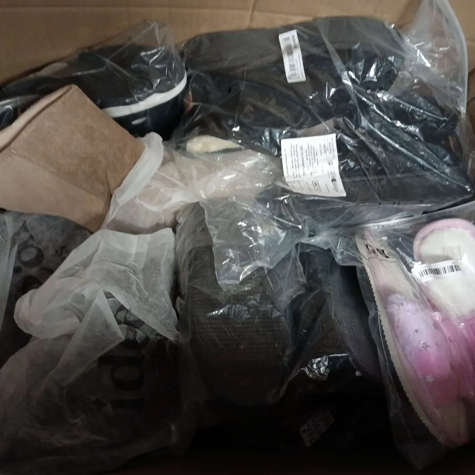 APPROXIMATELY 14 ASSORTED PAIRS OF SHOES AND FOOTWEAR ITEMS IN VARIOUS STYLES AND SIZES TO INCLUDE BRANDS SUCH AS BOARD ANGELS, BUBBLE BOOTS, AIRPLUS, ETC - COLLECTION ONLY