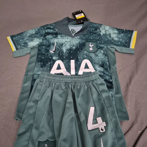 TOTTENHAM HOTSPUR AWAY SHIRT AND SHORTS SIZE 18 - PERSONALISED AXEL 4 