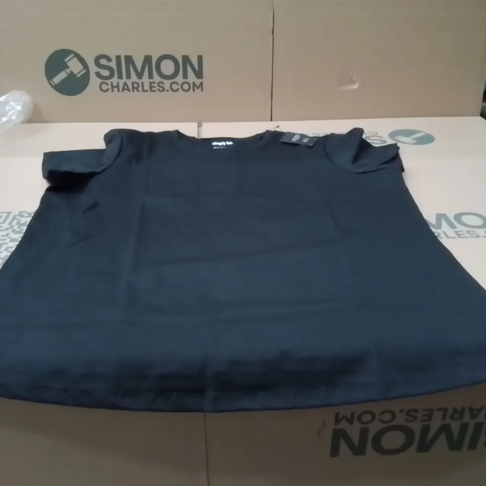 BOXED BRAND NEW APPROXIMATELY 40 SIMPLY BE ACTIVE BLACK T-SHIRT SIZE 22