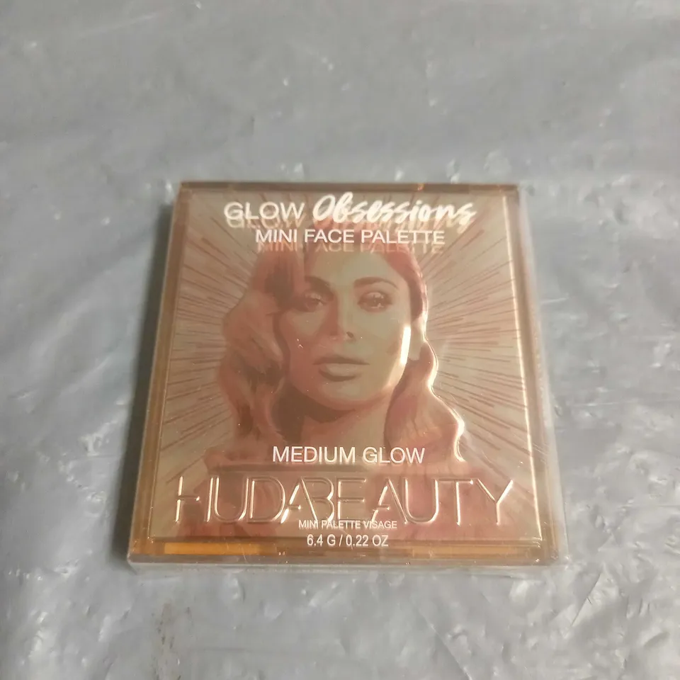 HUDABEAUTY GLOW OBSESSIONS MEDIUM GLOW MINI FACE PALETTE 