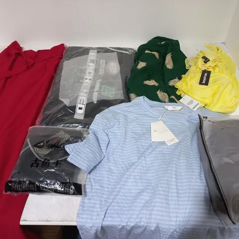 LARGE QUANTITY OF ASSORTED CLOTHING ITEMS TO INCLUDE BOOHOO, M&S AND PEPCO