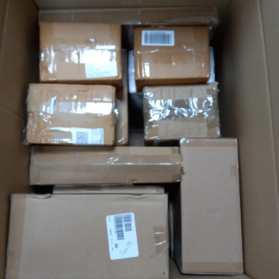 APPROXIMATELY 20 ASSORTED HOUSE HOLD ITEMS TO INCLUDE A FOLDABLE FAN, CHARGING DOCKS AND HAIR CARE / COLLECTION ONLY 