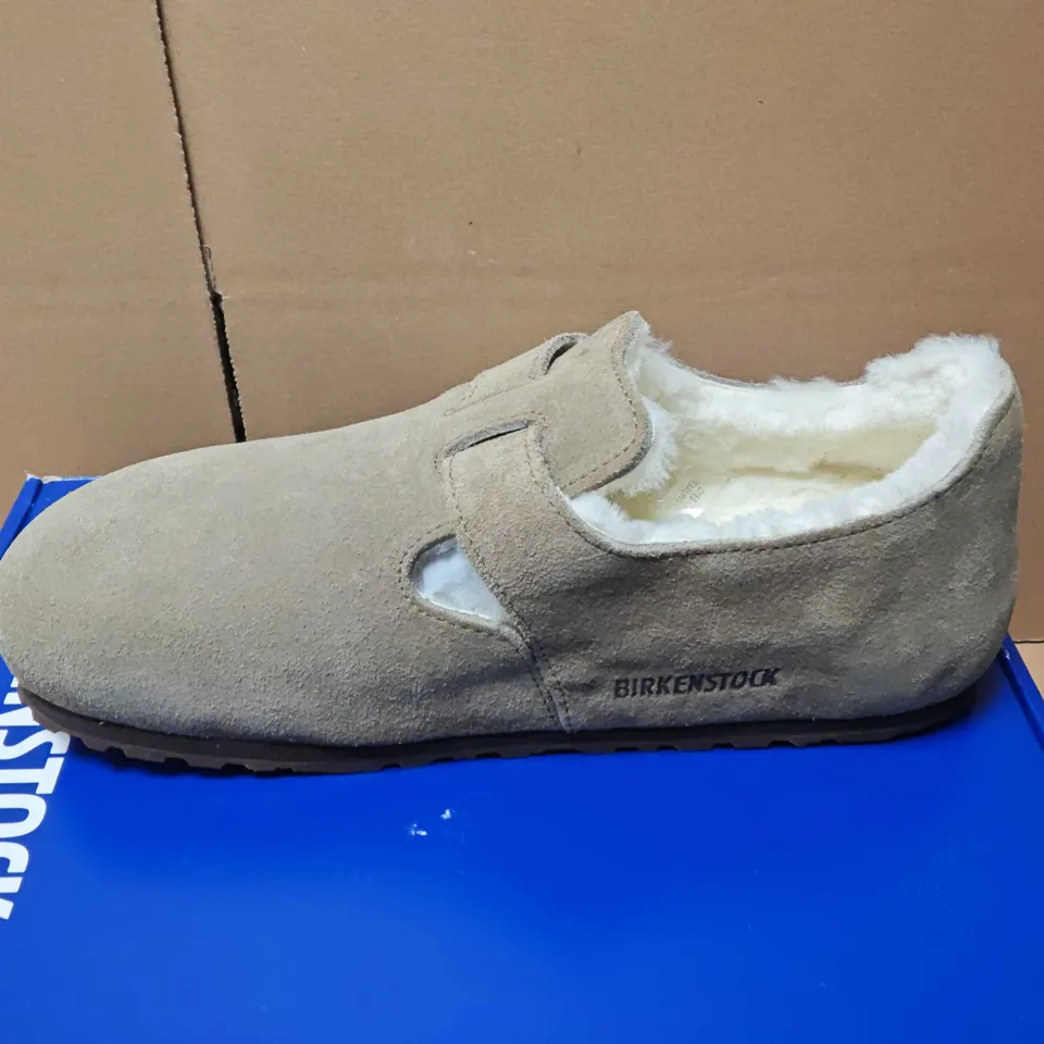 BOXED BIRKENSTOCK LONDON SHEARLING TAUPE SLIPPERS – UK 5.5 (EU 39)