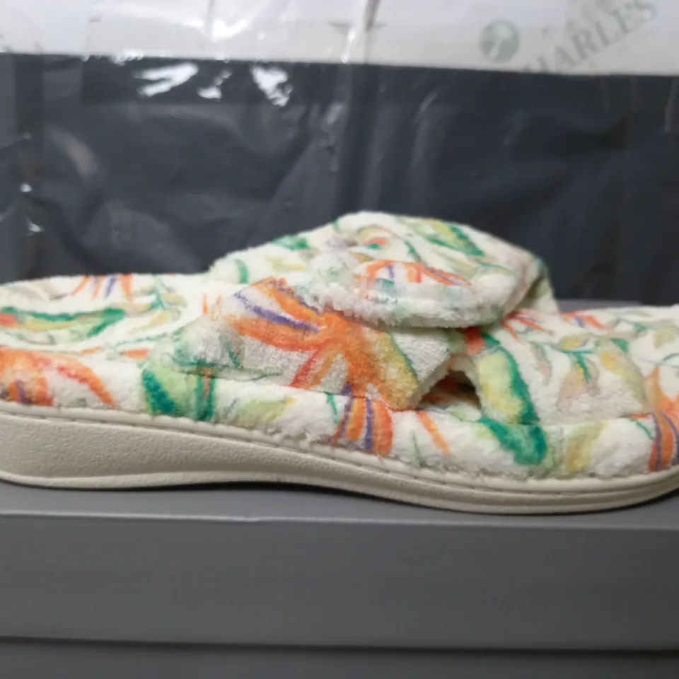 VIONIC INDULGE RELAX SLIPPERS IN FLORAL - UK 6