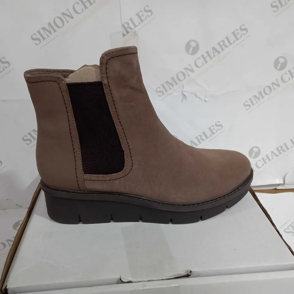 BOXED PAIR OF COLLECTION BY CLARKS AIRABELL MOVE SUEDE BOOTS IN PEBBLE COLOUR SIZE 7
