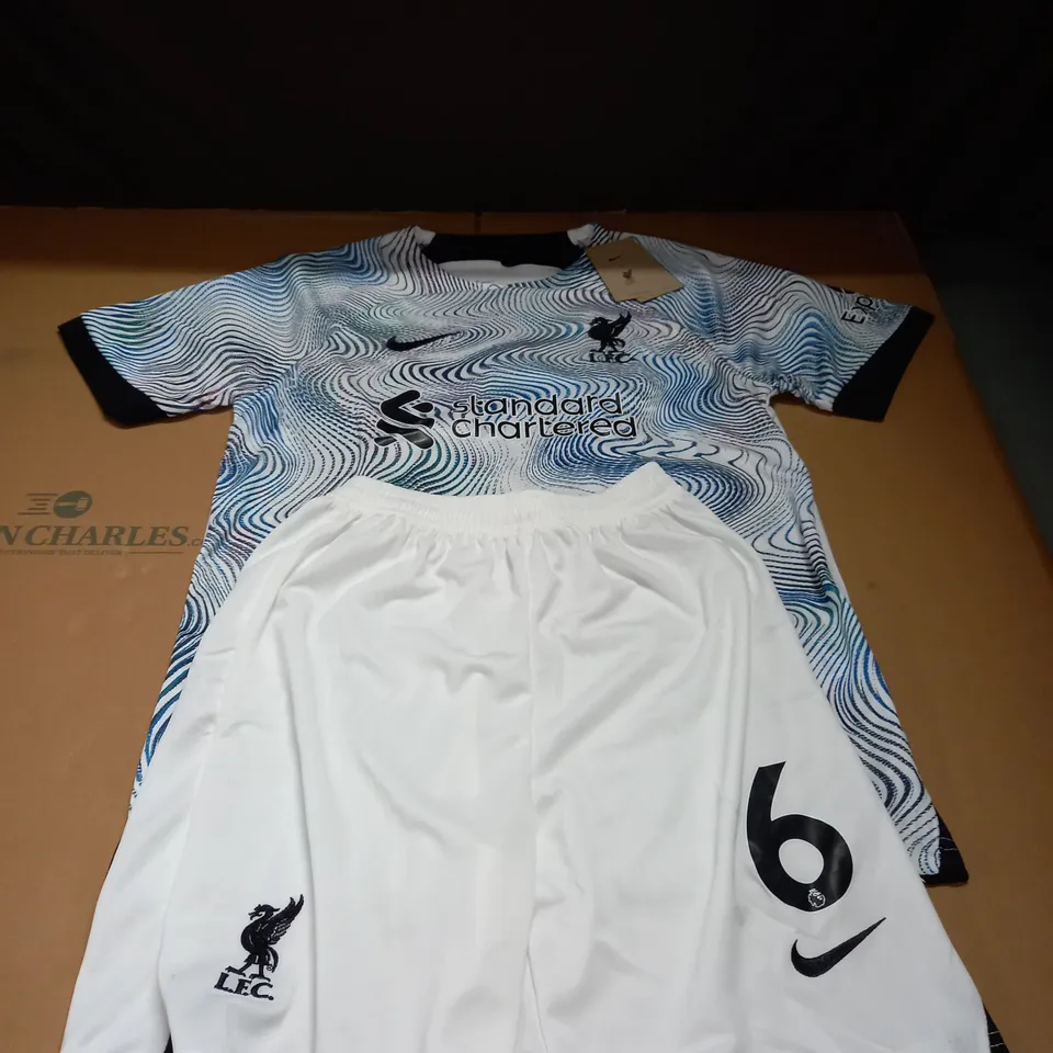 LIVERPOOL FC SHIRT AND SHORTS WITH THIAGO 6 SIZE M