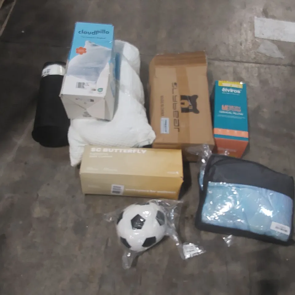 PALLET CONTAINING A VERY LARGE QUANTITY OF ASSORTED PILLOWS AND RELATED BEDDING/COMFORT PRODUCTS ECT