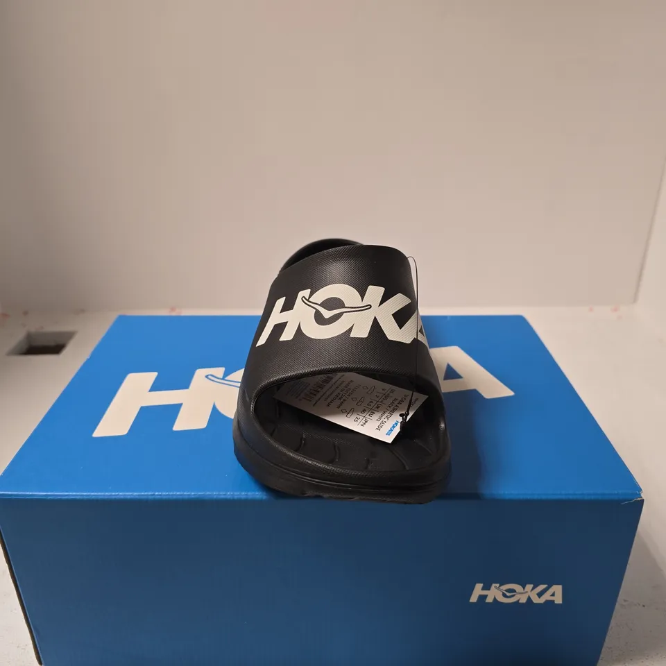 HOKA ATHLETIC SLIDERS BLACK/WHITE UK 6.5 BOXED