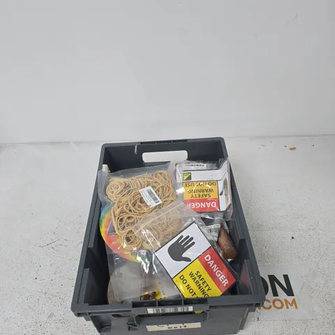 TOTE OF APPROXIMATELY 20 ASSORTED ITEMS TO INCLUDE: CURVED NON POINTED KNIFE 