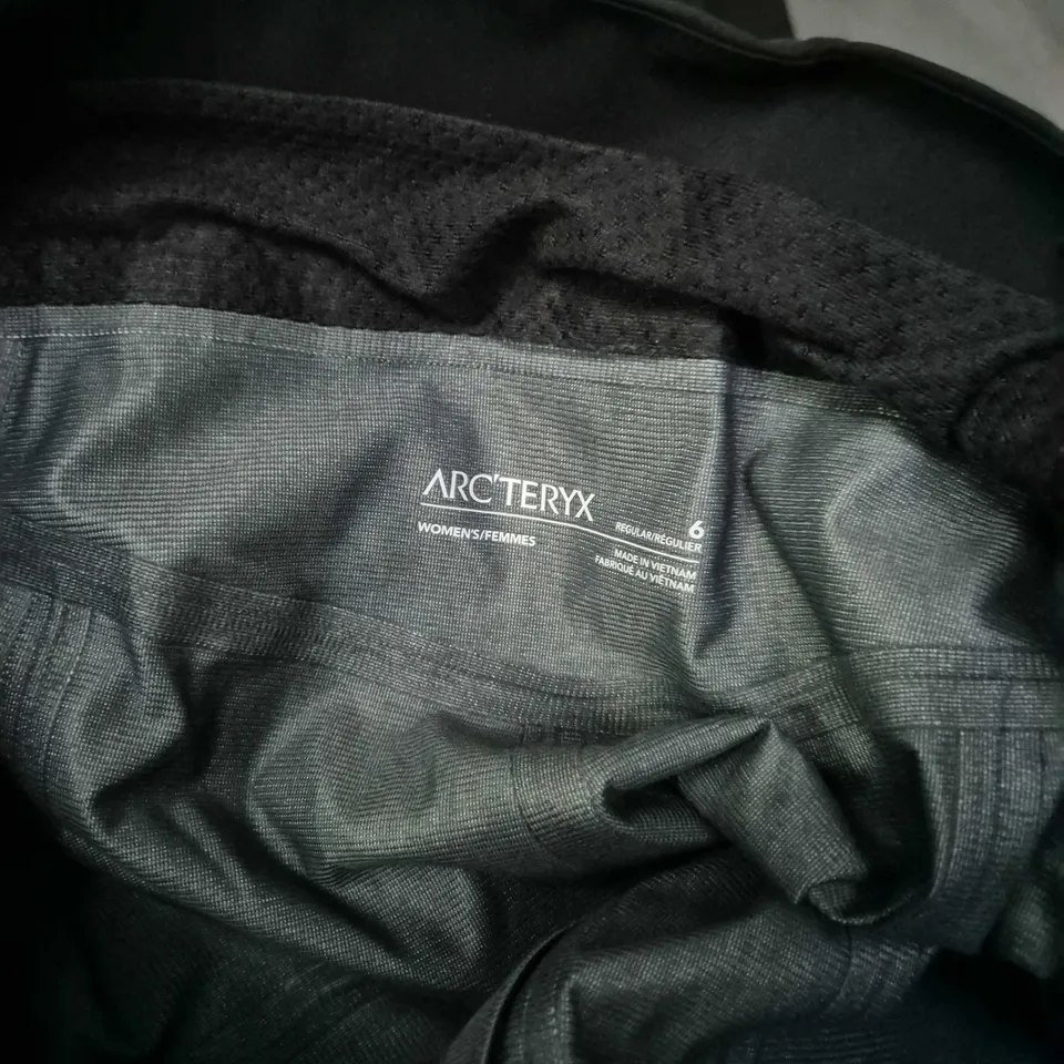 ARC'TERYX WOMEN'S TROUSERS – BLACK, SIZE 6