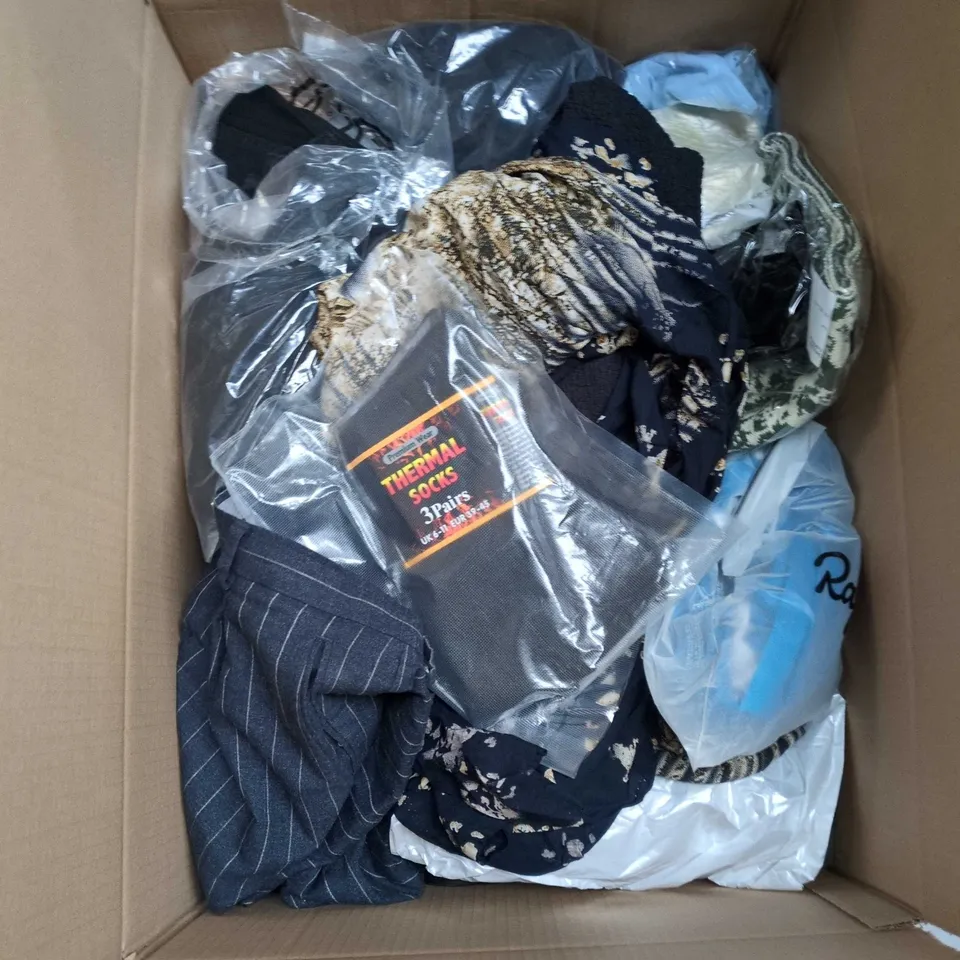 BOX OF APPROXIMATELY 25 ASSORTED CLOTHING ITEMS TO INCLUDE: ELVIS SOCKS AND NUZZLES SOCKS