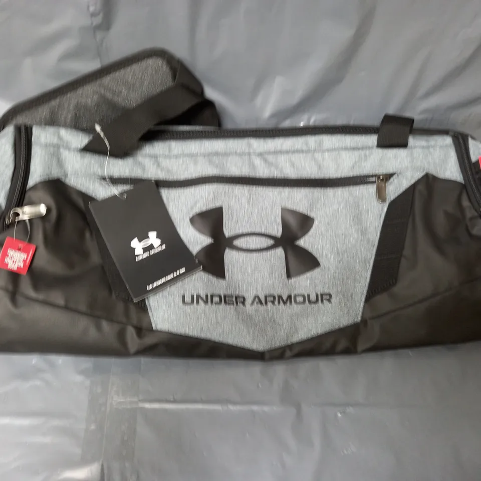 UNDER ARMOUR DUFFLE BAG IN BLACK/GREY