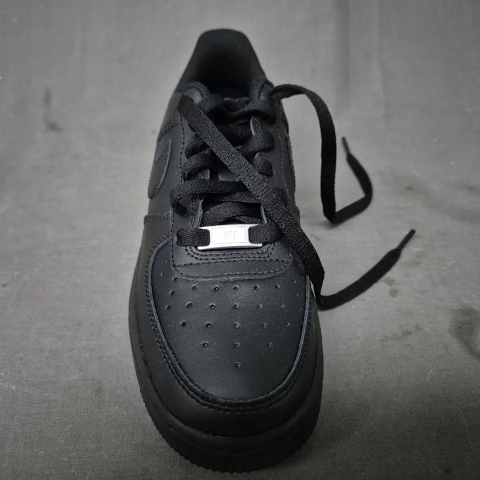 BOXED PAIR OF NIKE AIR FORCE 1SHOES IN BLACK UK SIZE 5