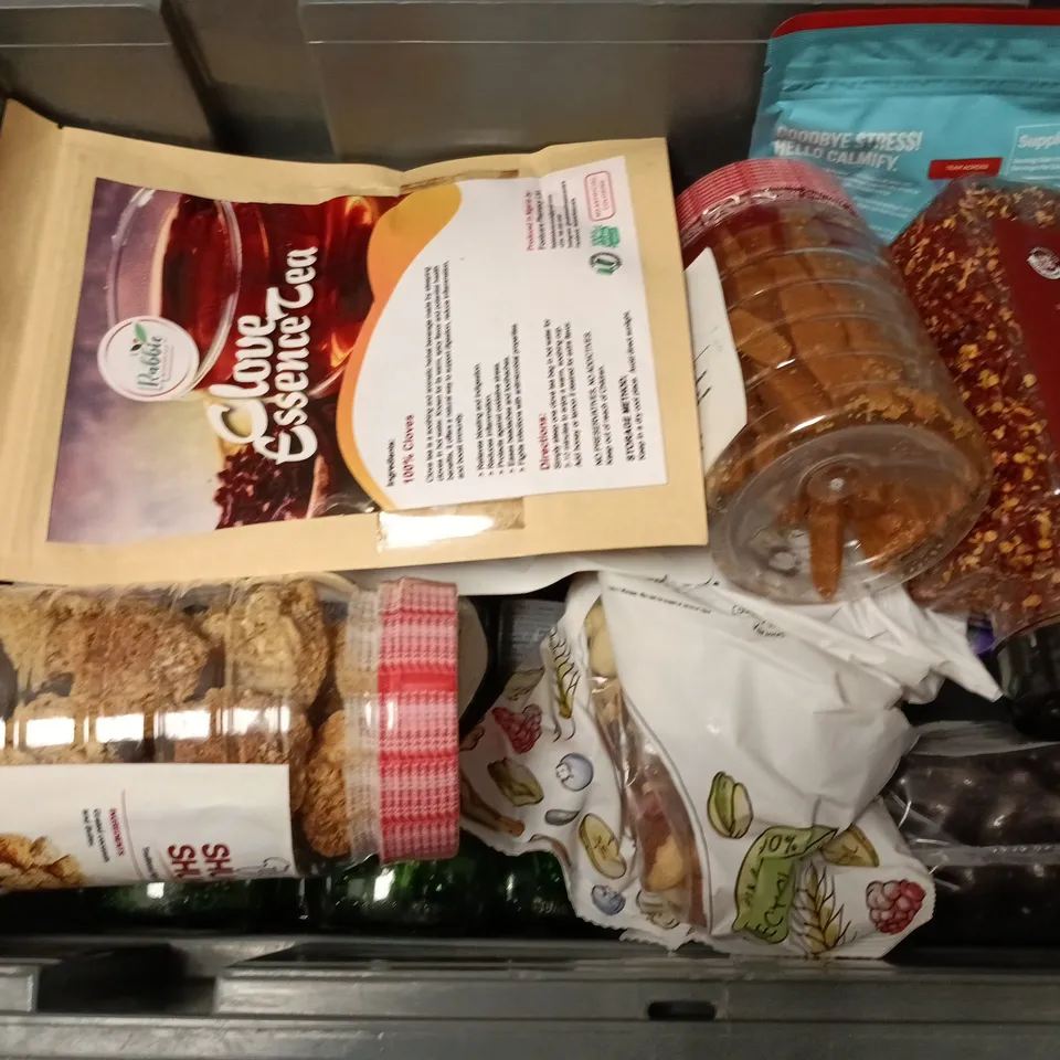 APPROXIMATELY 12 ASSORTED FOOD & DRINK ITEMS TO INCLUDE PERONI 0.0%, TEMI SHUK SHUK SNACK, BWFO MIXED NUTS, ETC - COLLECTION ONLY