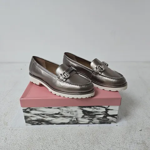 MODA IN PELLE EMORI PEWTER LEATHER SIZE 39 BOXED