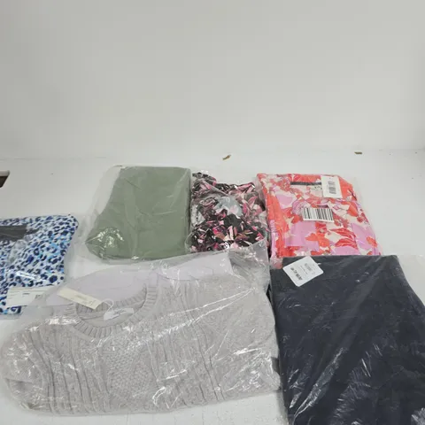 BOX OF APPROXIMATELY 15 ASSORTED CLOTHING ITEMS IN VARIOUS COLOURS, SIZES AND STYLES