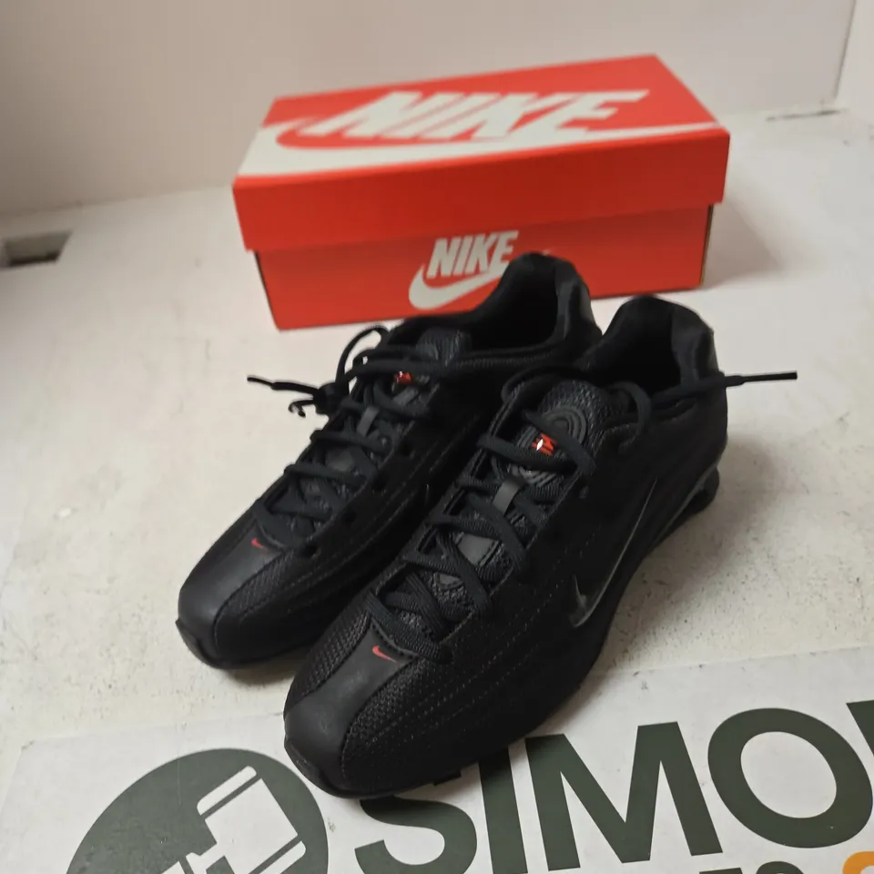 NIKE SHOX Z WOMEN'S SHOES – BLACK/BLACK UNIVERSITY RED, UK 3 (US 5)