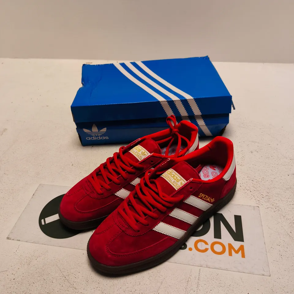 ADIDAS HANDBALL SPEZIAL TRAINERS – RED/WHITE, UK 7 (US 7.5)