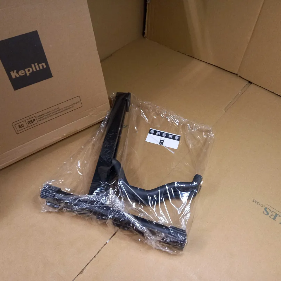 BOXED KEPLIN BLACK GUITAR STAND