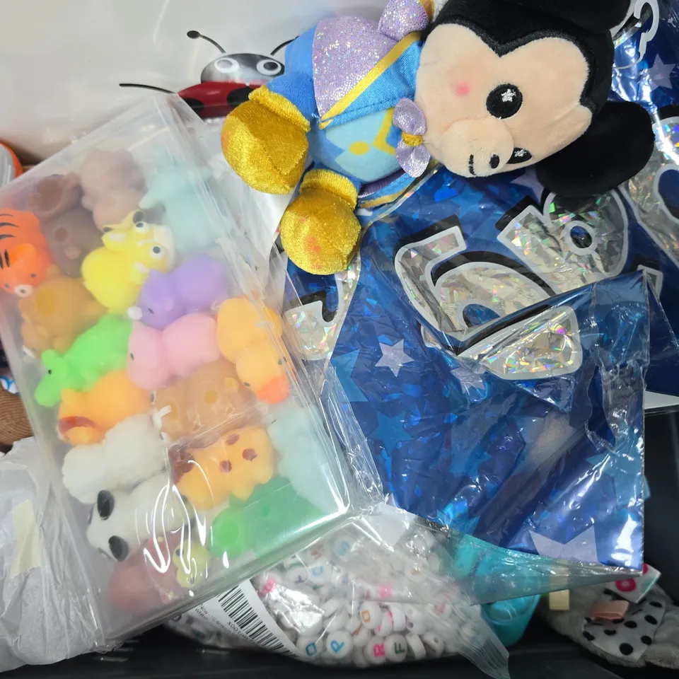 APPROXIMATELY 10 ASSORTED TOYS AND GAMES TO INCLUDE UNO FLIP, ETC