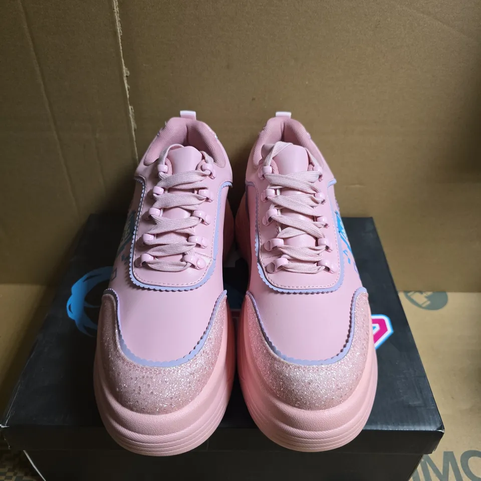 BOXED PAIR OF KOI VIRTUAL DIVA MIKU CHUNKY TRAINERS - PINK UK 9