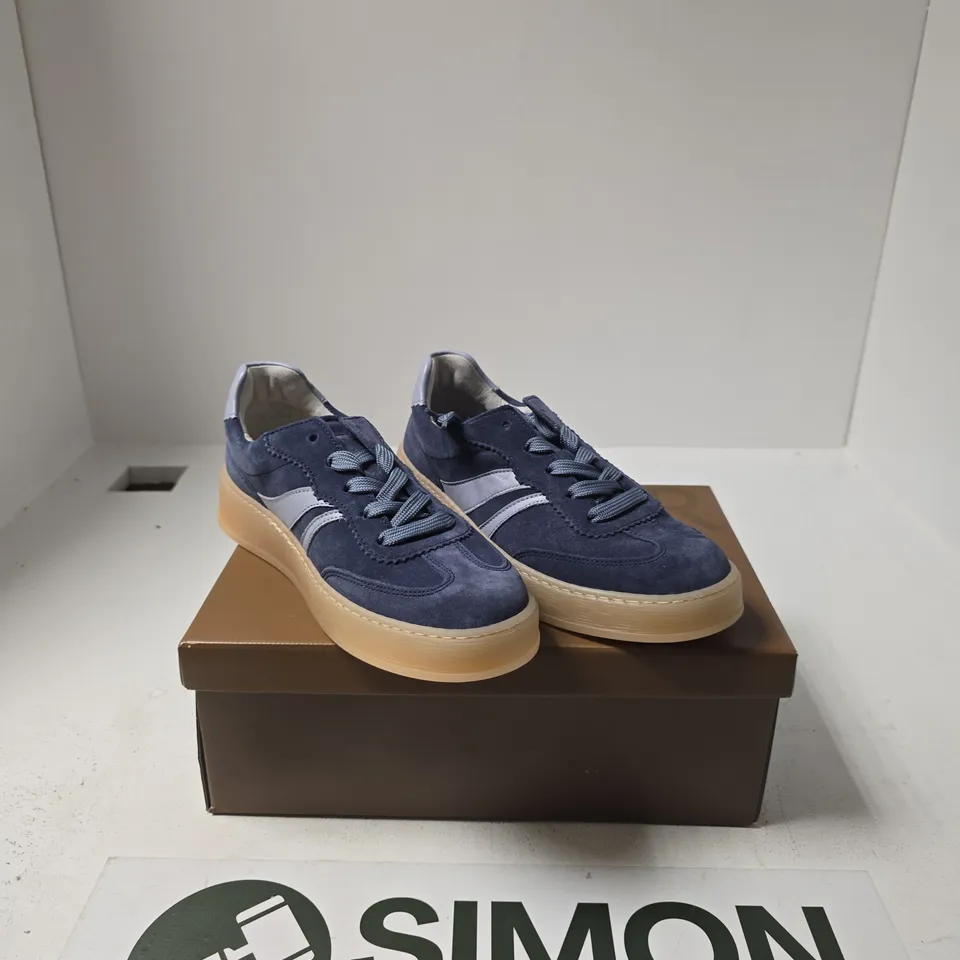 BOXED PAIR OF GABOR DAHMA SHOES SIZE 5