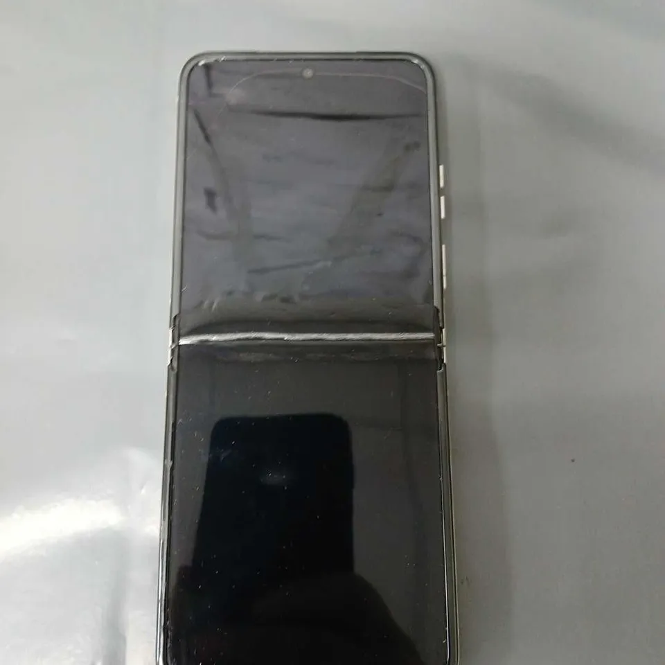 MOTOROLA RAZR 40 MOBILE PHONE