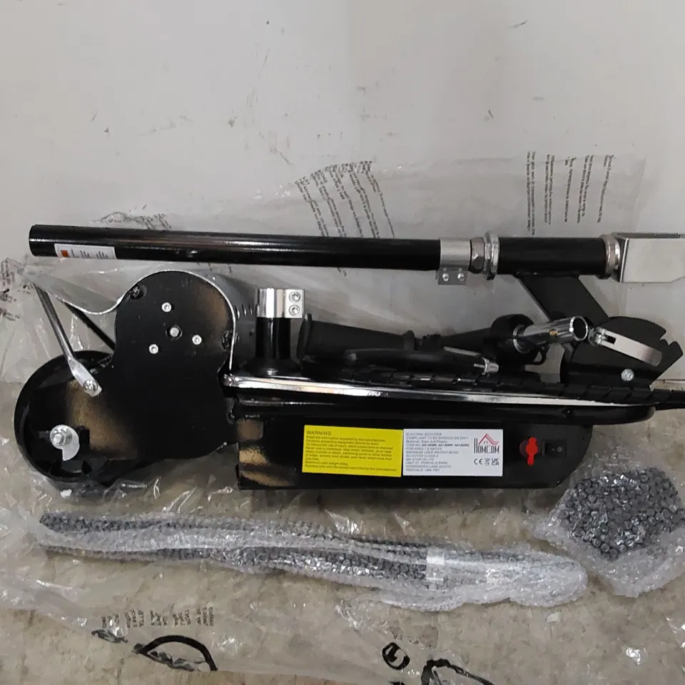 BOXED HOMCOM 120W FOLDABLE KIDS POWERED SCOOTER IN BLACK - AA1-023BK