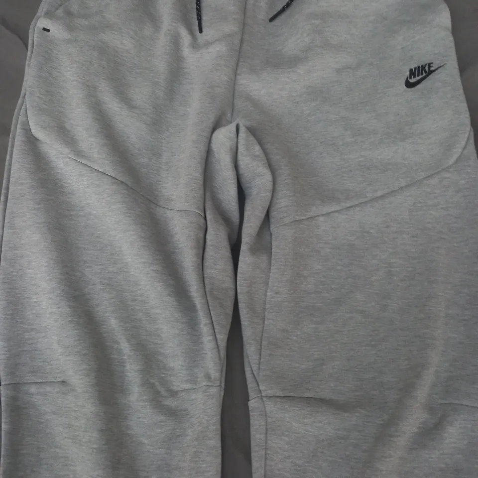 NIKE SLIM FIT REGULAR LENGTH JOGGERS IN GREY SIZE XL