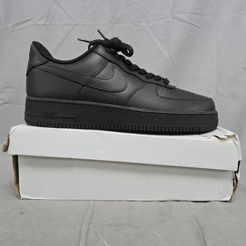 BOXED PAIR OF NIKE AIR FORCE 1 '07 SHOES IN BLACK SIZE UK 12