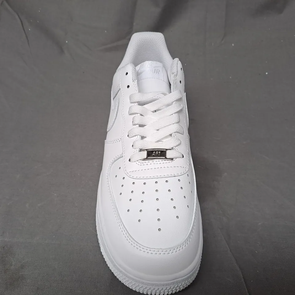 PAIR OF NIKE AIR FORCE 1 '07 SHOES IN WHITE UK SIZE 7.5