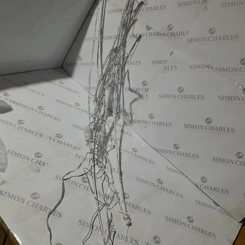 BOXED HOME REFLECTIONS INDOOR/OUTDOOR PRE-LIT WALL MOUNTABLE TREE 5FT - COLLECTION ONLY