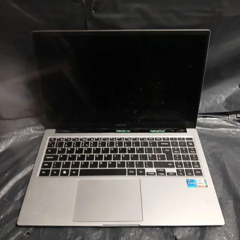 SAMSUNG NP750XED LAPTOP IN SILVER