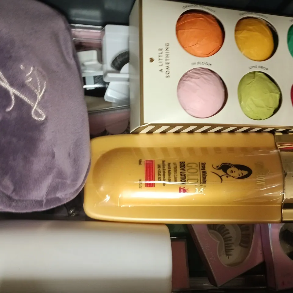 APPROXIMATELY 10 ASSORTED COSMETIC ITEMS TO INCLUDE NANOVIN, LAURA ASHLEY, ETC - COLLECTION ONLY