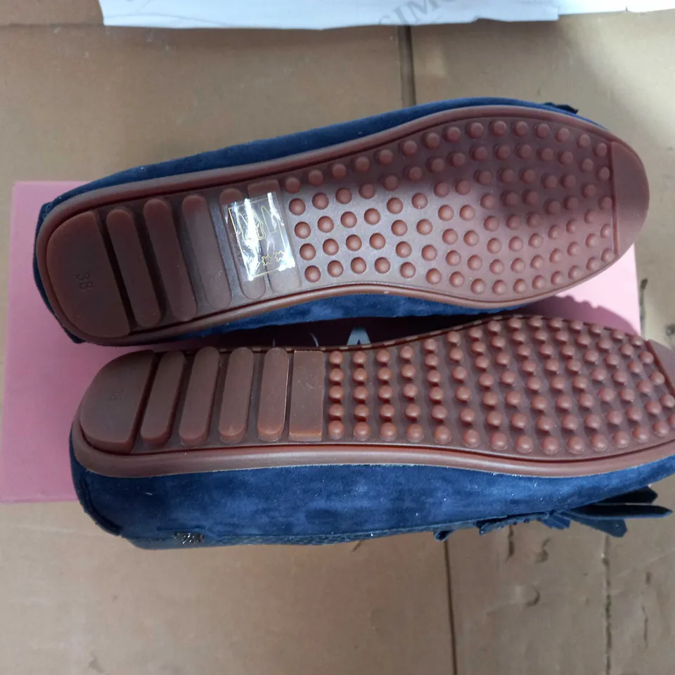 MODA ETHELIA NAVY SUEDE SHOES SIZE 5