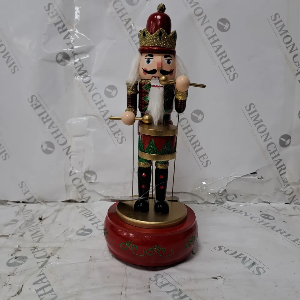 BOXED OUTLET 32CM WOODEN ANIMATED MUSICAL NUTCRACKER