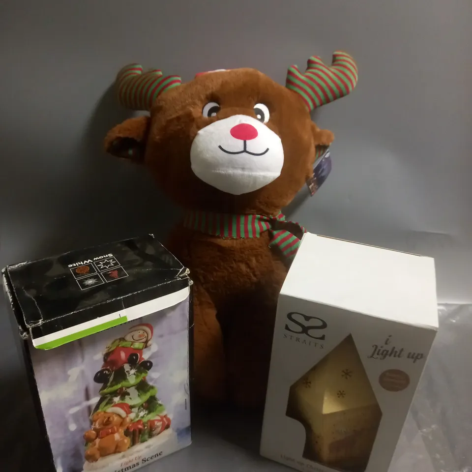 APPROXIMATELY 12 ASSORTED CHRISTMAS ITEMS TO INCLUDE STRAITS LIGHT CHRISTMAS HOUSE, SNOW WHITE CHRISTMAS SCENE, TEDDY CITY DEER PLUSH, ETC