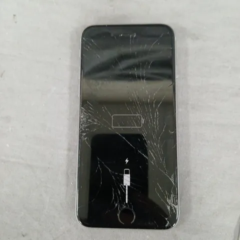APPLE IPHONE 6S SPACE GREY 32GB – UNLOCKED – CRACKED SCREEN