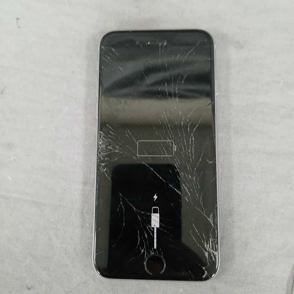APPLE IPHONE 6S SPACE GREY 32GB – UNLOCKED – CRACKED SCREEN
